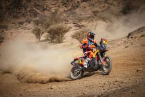 Sanders maintains Dakar lead but Schrareina threatens